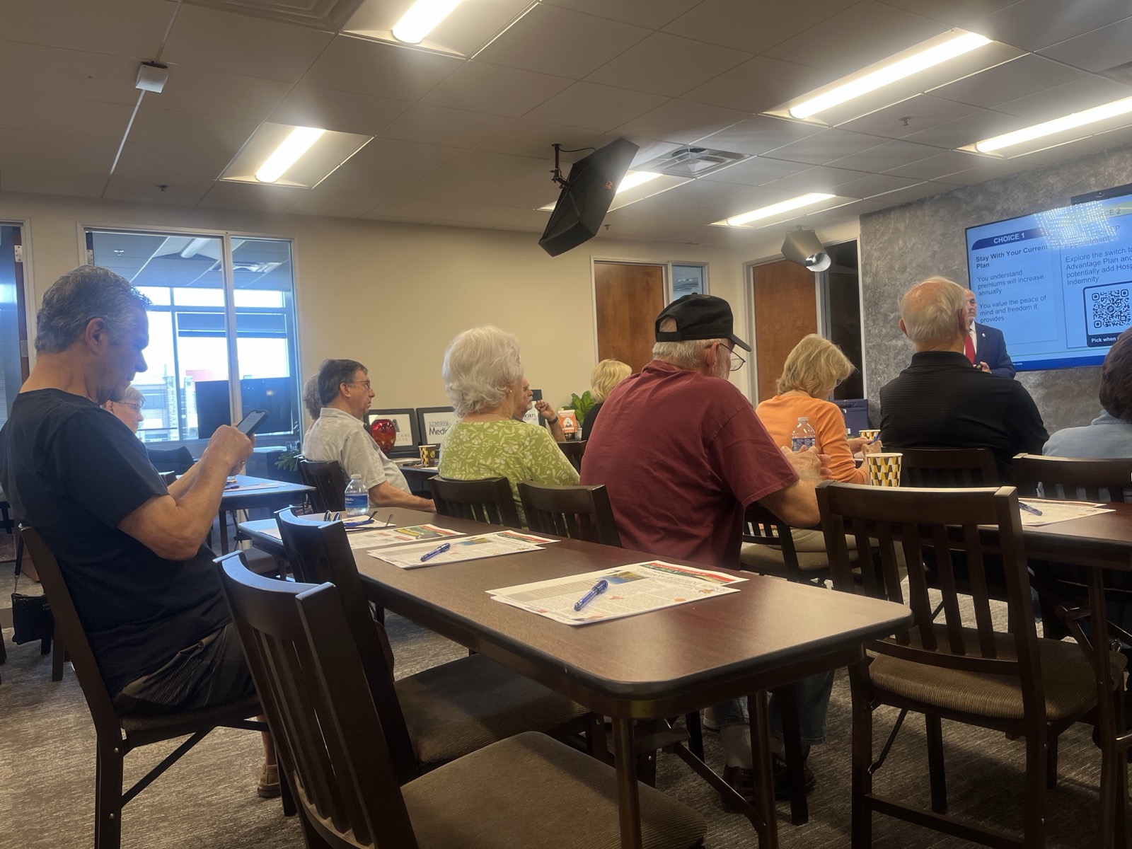 A real ARA Medicare workshop, advisor at the screen walking the room through their choices